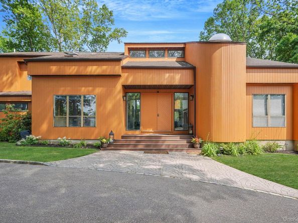 318 Sheep Pasture Road, East Setauket NY 11733