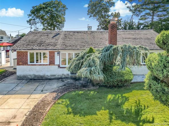 2480 Fir Court, East Meadow NY 11554