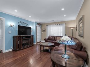 42 Tottenham Place, New Hyde Park NY 11040
