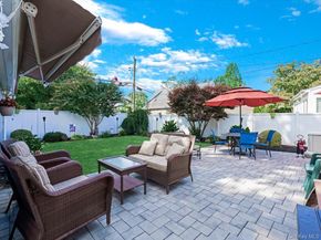 42 Tottenham Place, New Hyde Park NY 11040