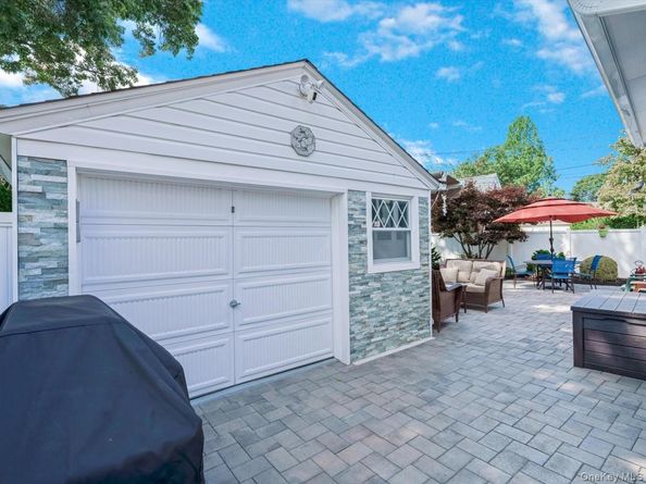 42 Tottenham Place, New Hyde Park NY 11040