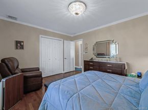 42 Tottenham Place, New Hyde Park NY 11040