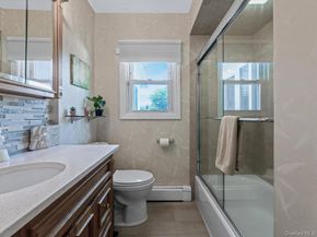 42 Tottenham Place, New Hyde Park NY 11040