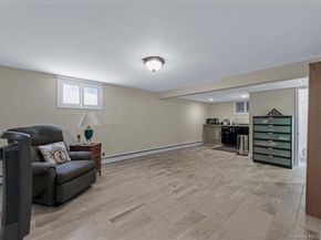 42 Tottenham Place, New Hyde Park NY 11040