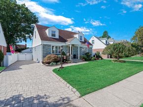 42 Tottenham Place, New Hyde Park NY 11040