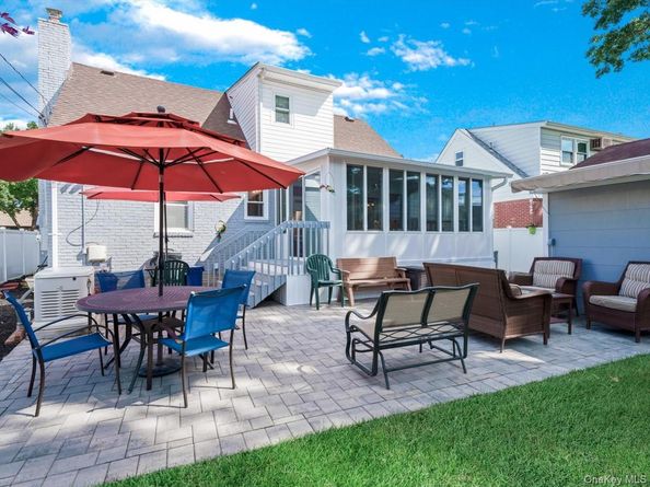 42 Tottenham Place, New Hyde Park NY 11040