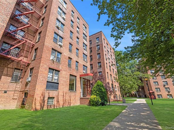 150-11 72nd Road 6E, Flushing NY 11367