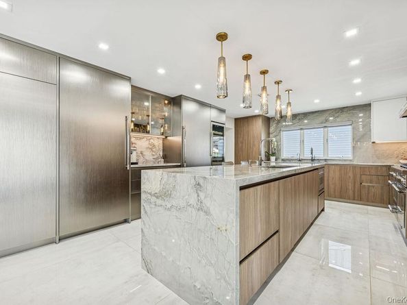 992 Dartmouth Lane, Woodmere NY 11598