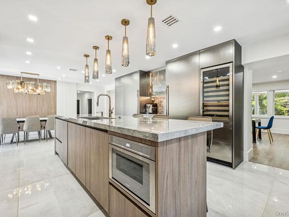 992 Dartmouth Lane, Woodmere NY 11598