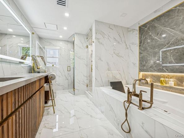 992 Dartmouth Lane, Woodmere NY 11598