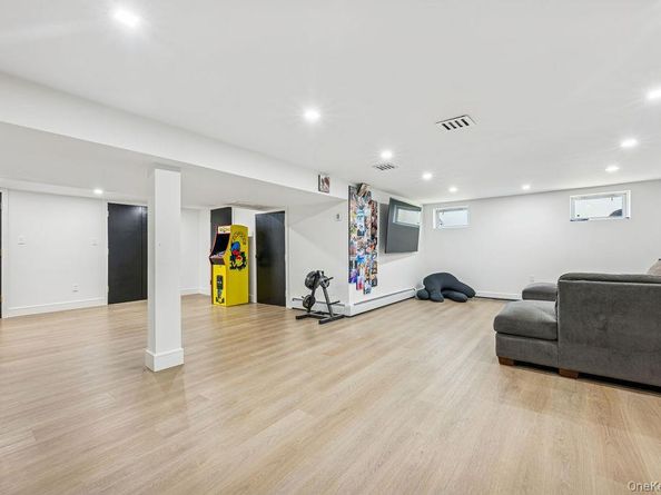 992 Dartmouth Lane, Woodmere NY 11598