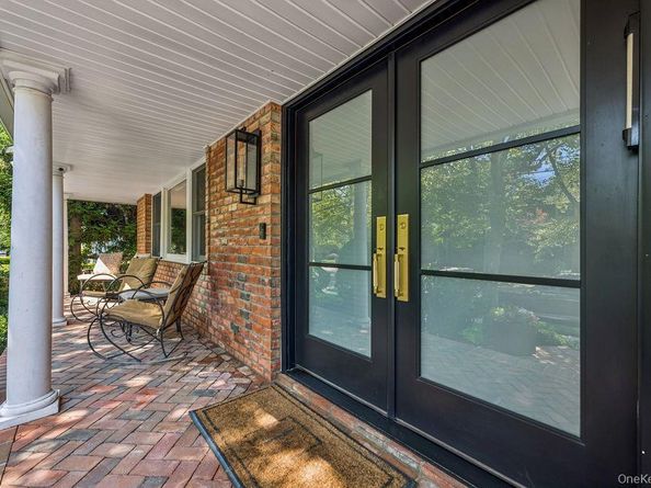 992 Dartmouth Lane, Woodmere NY 11598
