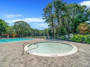 8 Crescent Circle, Holbrook NY 11741