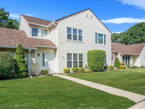 8 Crescent Circle, Holbrook NY 11741