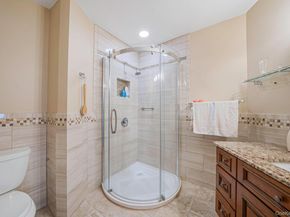 8 Crescent Circle, Holbrook NY 11741