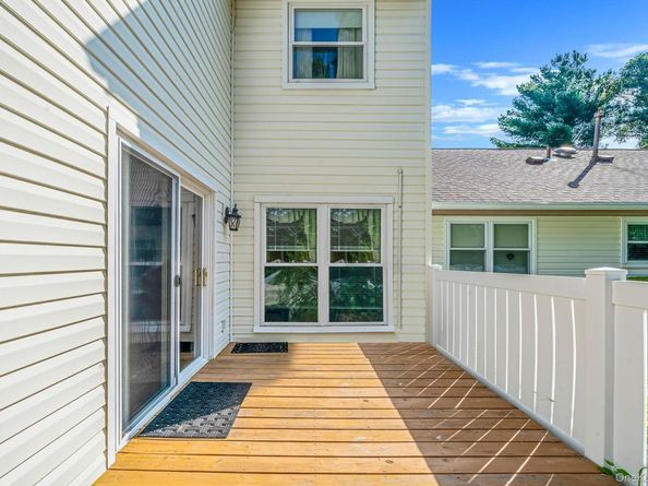 8 Crescent Circle, Holbrook NY 11741
