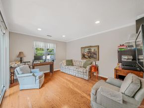 8 Crescent Circle, Holbrook NY 11741
