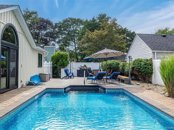 661 Bay 6th Street, West Islip NY 11795
