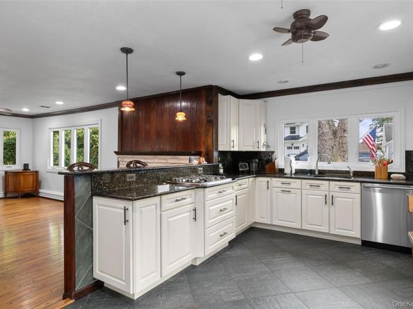 661 Bay 6th Street, West Islip NY 11795