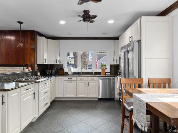 661 Bay 6th Street, West Islip NY 11795