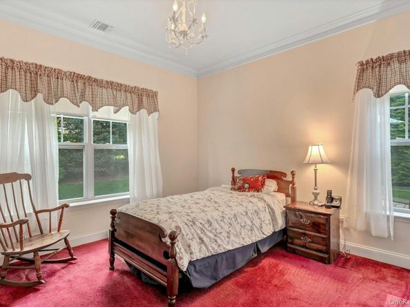 159 Stoneleigh Drive, Riverhead NY 11901