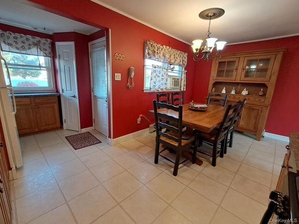78 E Seacrest Avenue, Lindenhurst NY 11757