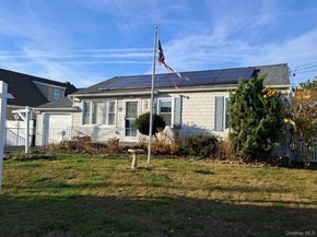 78 E Seacrest Avenue, Lindenhurst NY 11757