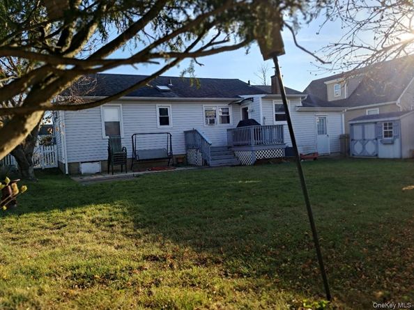 78 E Seacrest Avenue, Lindenhurst NY 11757