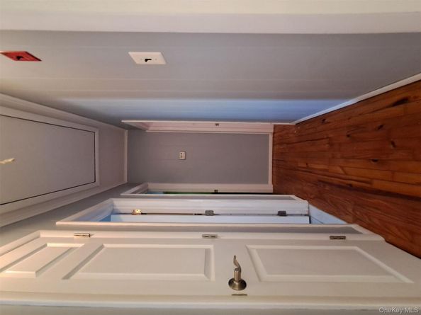 78 E Seacrest Avenue, Lindenhurst NY 11757