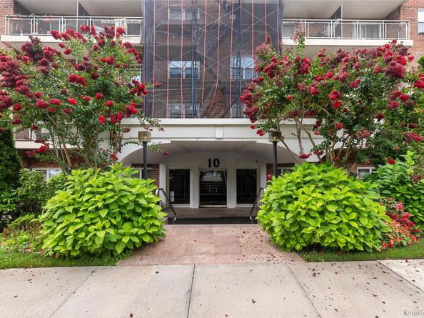 10 Ipswich Avenue Apt. 3I, Great Neck NY 11021