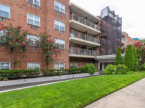 10 Ipswich Avenue Apt. 3I, Great Neck NY 11021