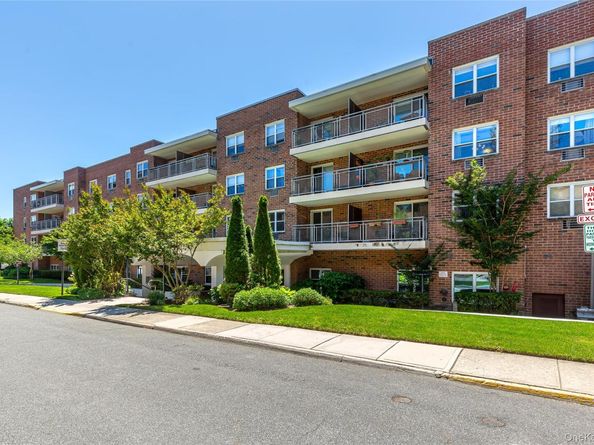 10 Ipswich Avenue Apt. 3I, Great Neck NY 11021