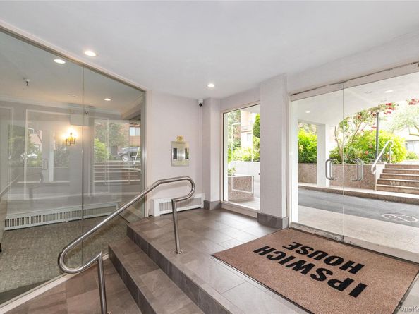 10 Ipswich Avenue Apt. 3I, Great Neck NY 11021