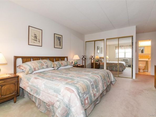 10 Ipswich Avenue Apt. 3I, Great Neck NY 11021