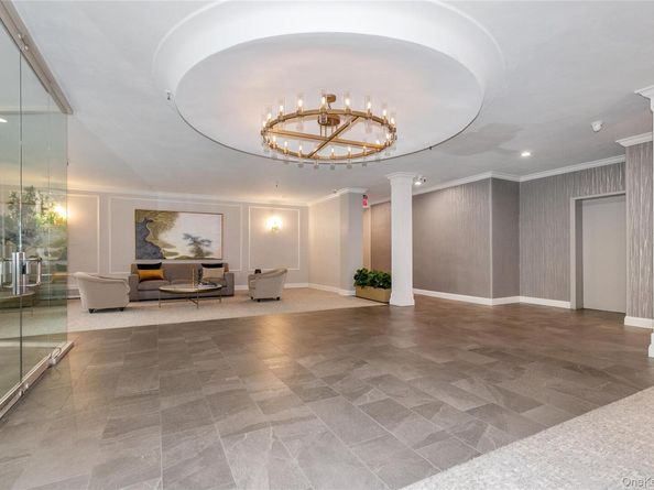 10 Ipswich Avenue Apt. 3I, Great Neck NY 11021