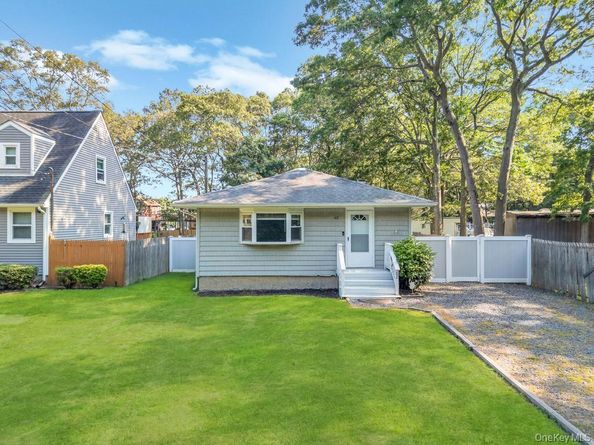 62 Eleanor Avenue, Mastic NY 11950