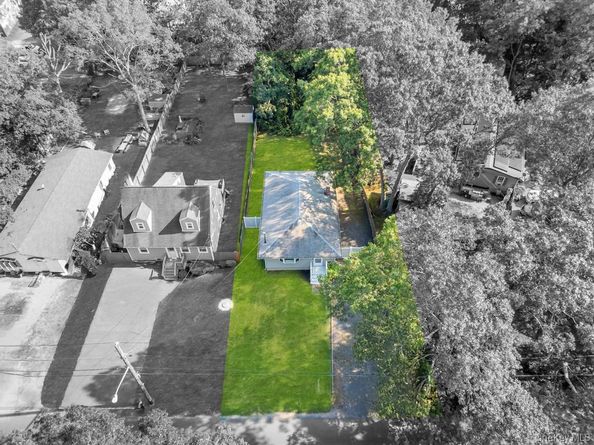 62 Eleanor Avenue, Mastic NY 11950