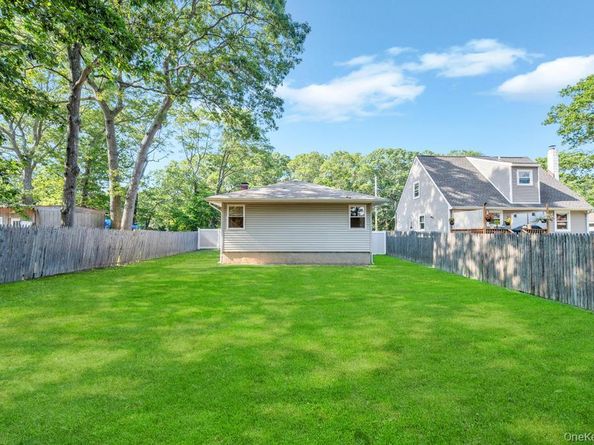 62 Eleanor Avenue, Mastic NY 11950