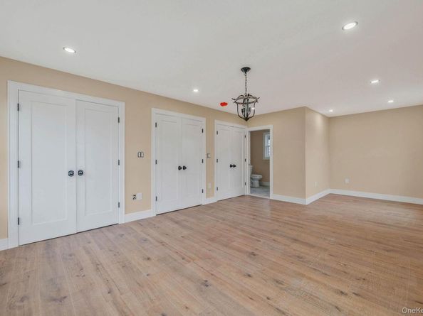 87 Sobro Avenue, Valley Stream NY 11580