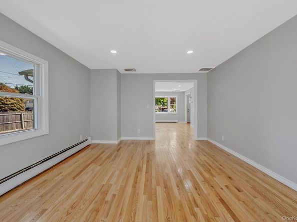 28 W 6th Street, Deer Park NY 11729