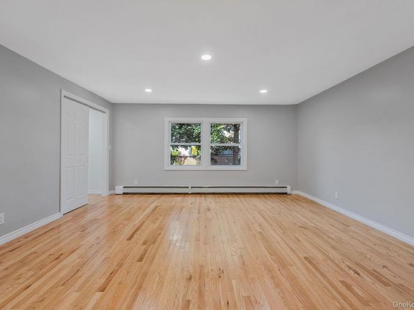 28 W 6th Street, Deer Park NY 11729