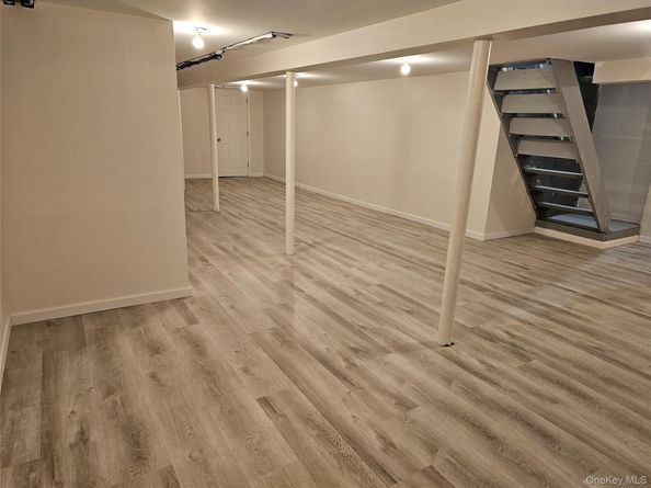 28 W 6th Street, Deer Park NY 11729