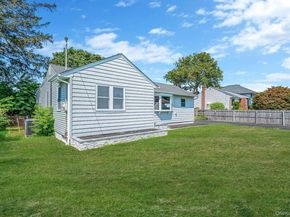 28 W 6th Street, Deer Park NY 11729