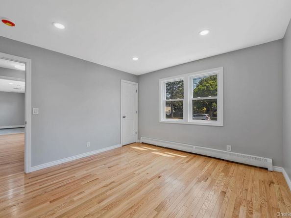 28 W 6th Street, Deer Park NY 11729