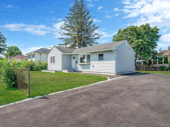 28 W 6th Street, Deer Park NY 11729