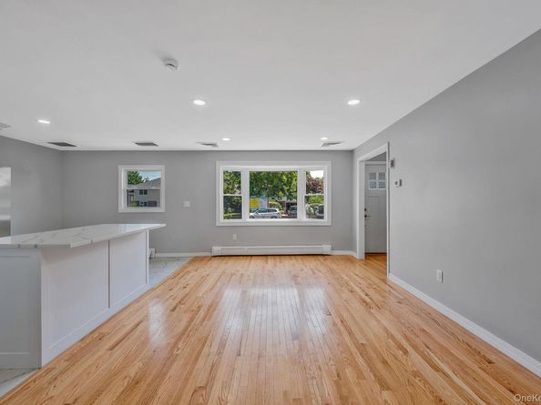 28 W 6th Street, Deer Park NY 11729