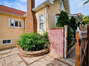 4020 249th St, Little Neck NY 11363