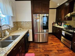 4020 249th St, Little Neck NY 11363
