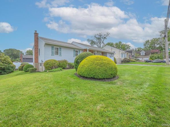59 Rosewood Road, Kings Park NY 11754