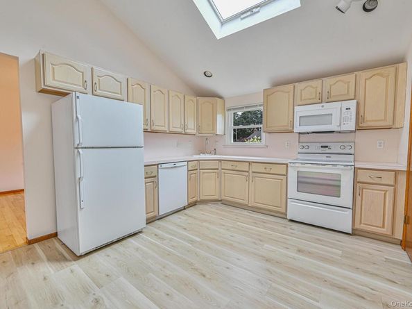 59 Rosewood Road, Kings Park NY 11754